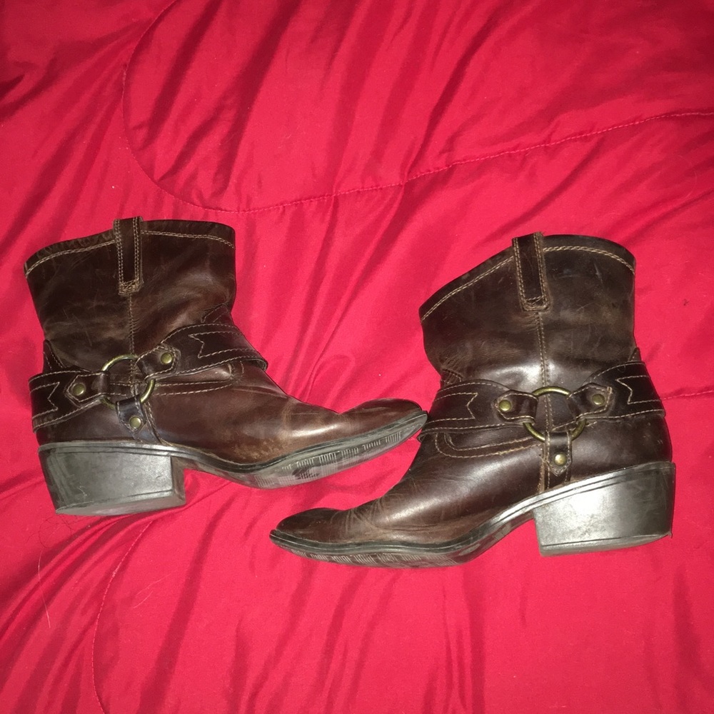 Brown leather ankle boots!